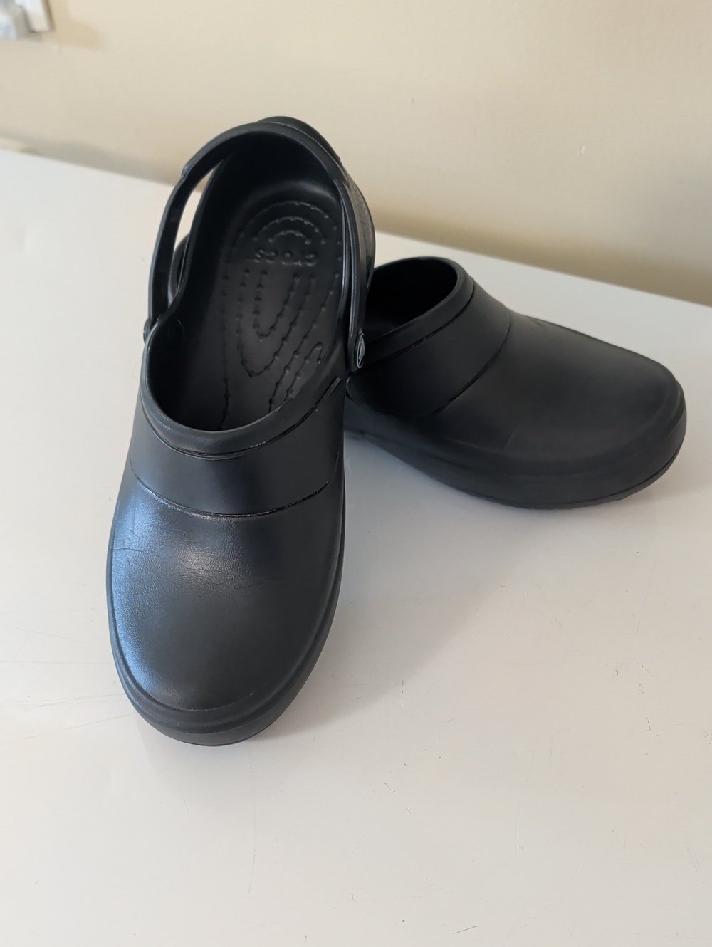 CROCS Women's Black Slip-On Work Clogs with Heel Strap Size 7